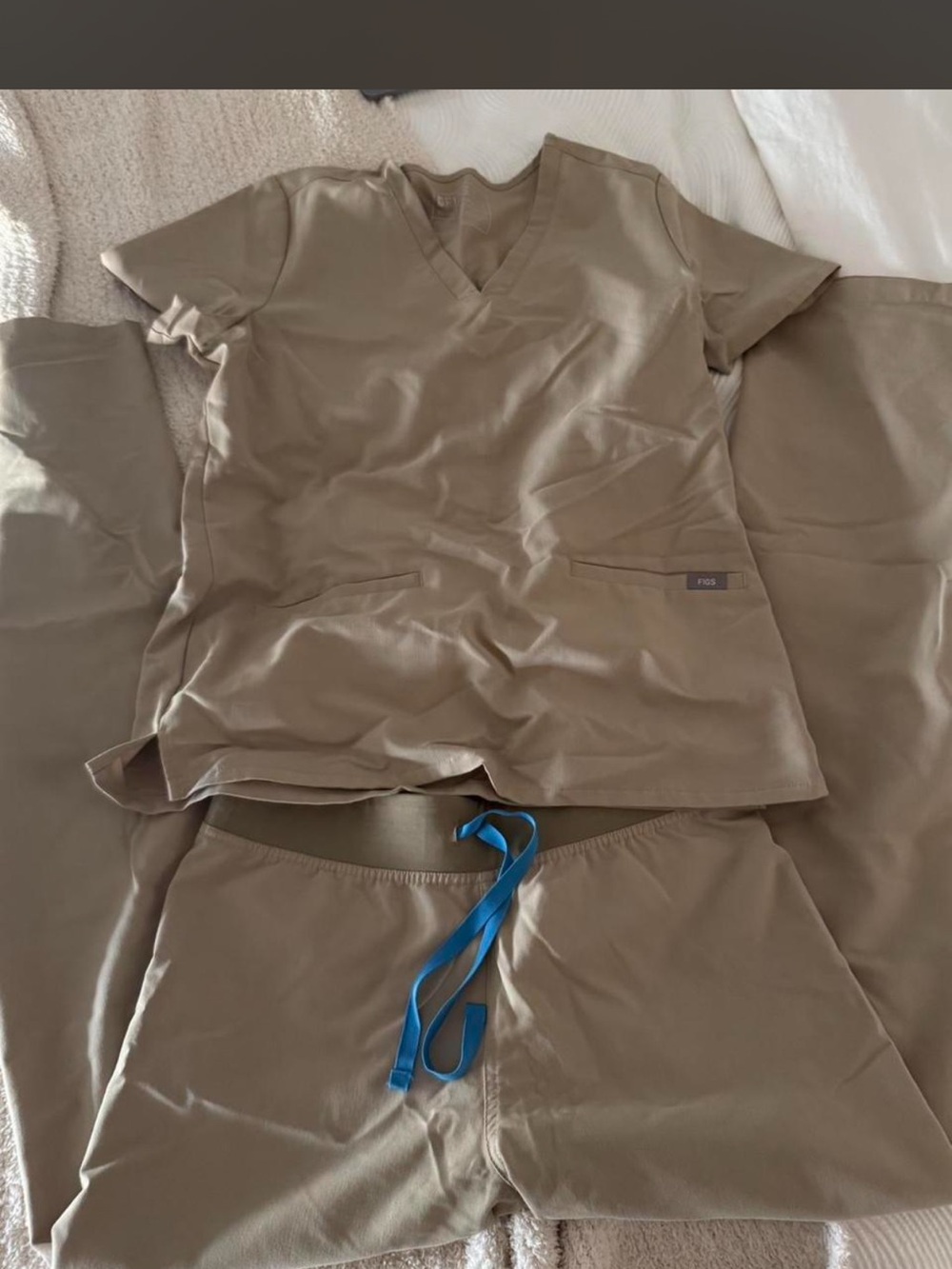 Figs Set Taupe with Blue Drawstring